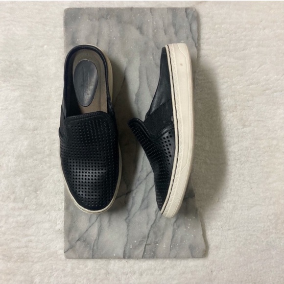 Earth Slip On Flats Mules Size 6.5 Black Leather - Picture 1 of 10